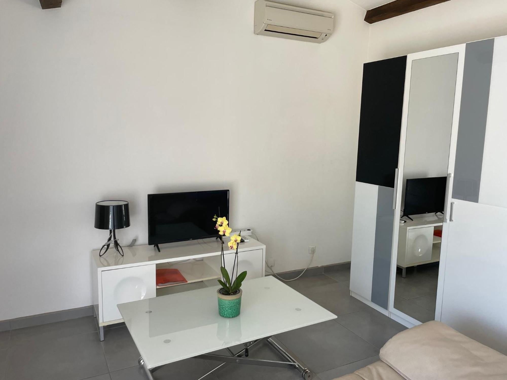 Studio Charmant Avec Terrasse Lançon-Provence 外观 照片