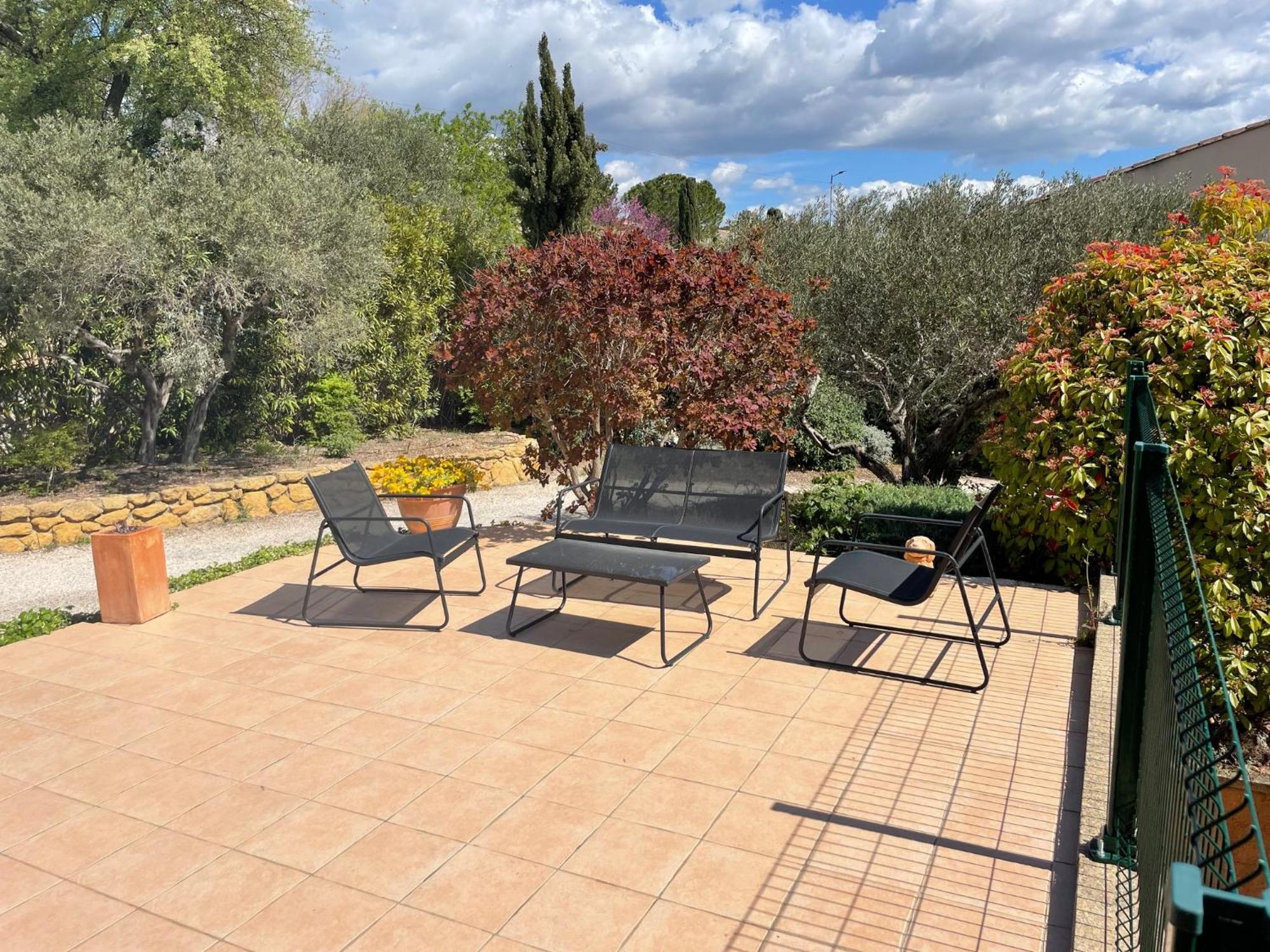 Studio Charmant Avec Terrasse Lançon-Provence 外观 照片